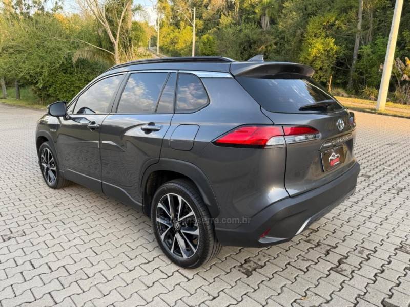TOYOTA - COROLLA - 2022/2023 - Cinza - R$ 175.000,00
