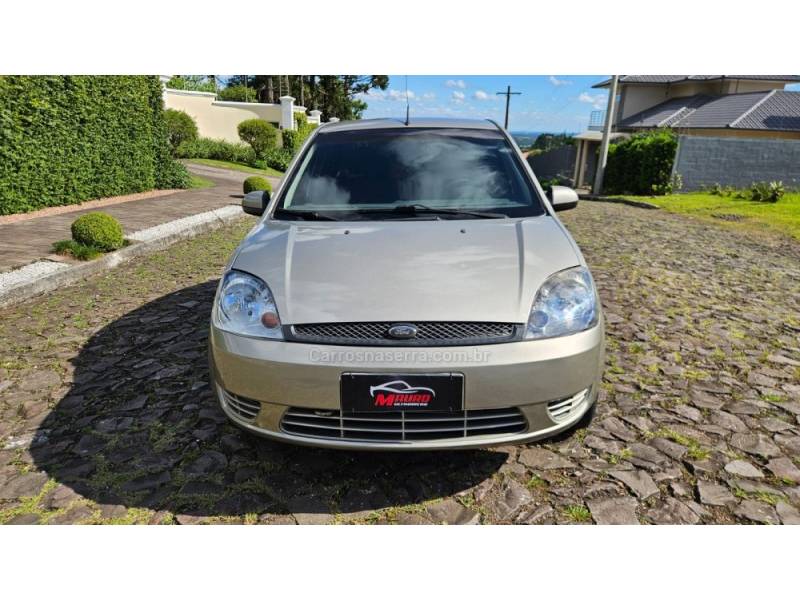 FORD - FIESTA - 2006/2007 - Prata - R$ 18.900,00