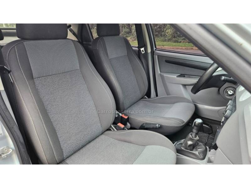 CHEVROLET - PRISMA - 2011/2012 - Prata - R$ 26.900,00