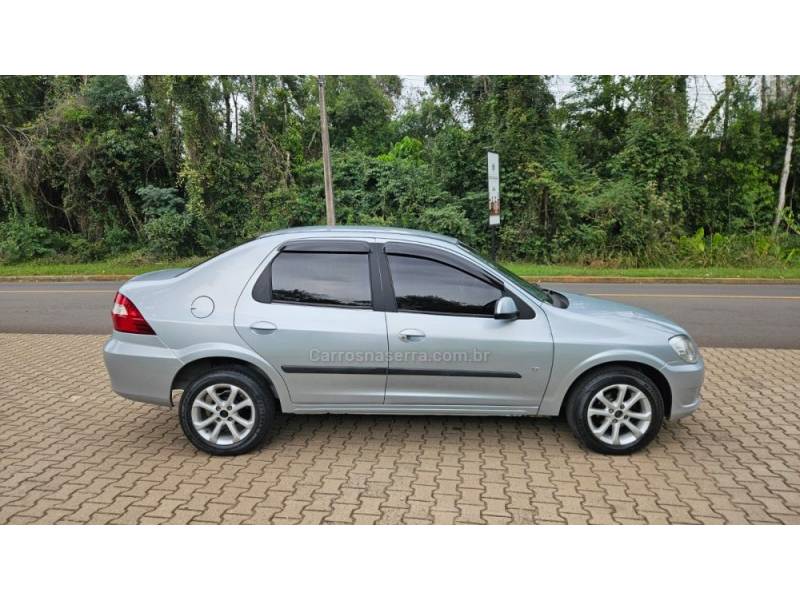 CHEVROLET - PRISMA - 2011/2012 - Prata - R$ 26.900,00