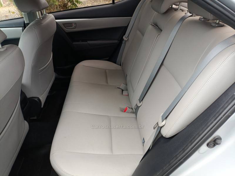 TOYOTA - COROLLA - 2016/2017 - Prata - R$ 96.900,00