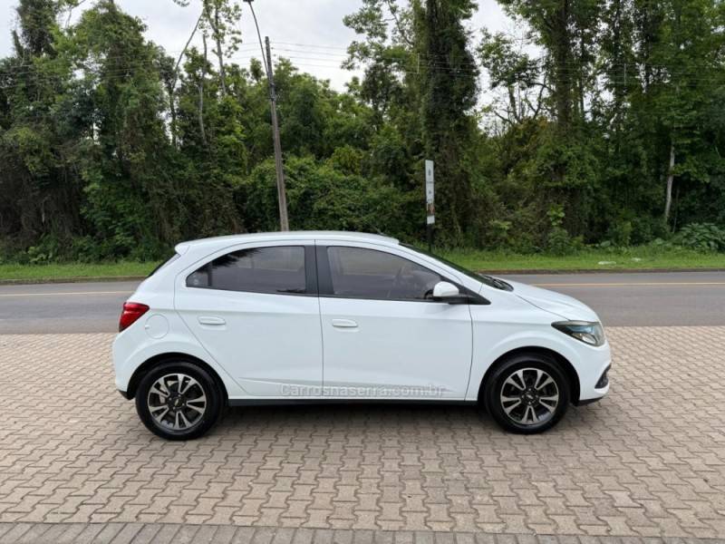 CHEVROLET - ONIX - 2013/2014 - Branca - R$ 52.900,00