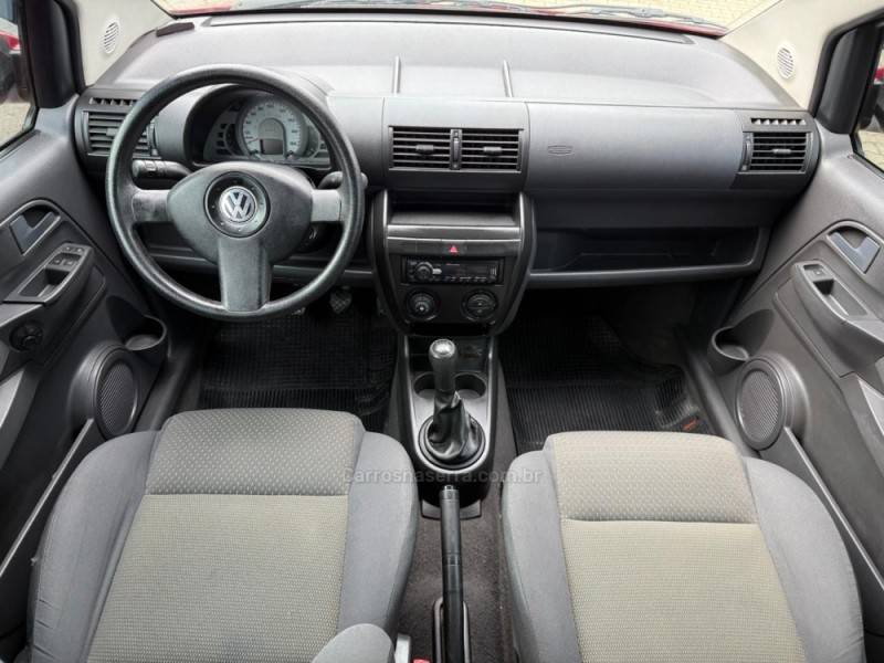 VOLKSWAGEN - FOX - 2007/2008 - Vermelha - R$ 23.900,00