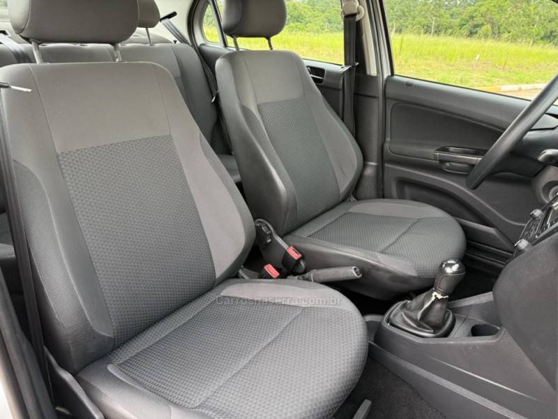 VOLKSWAGEN - VOYAGE - 2021/2022 - Prata - R$ 61.900,00