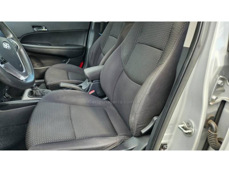 HYUNDAI - I30 - 2010/2011 - Prata - R$ 46.900,00