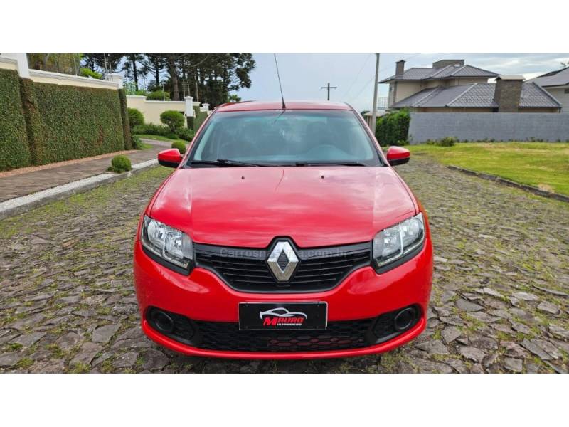 RENAULT - LOGAN - 2014/2015 - Vermelha - R$ 36.900,00