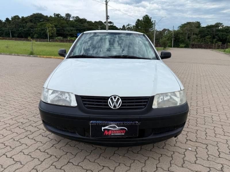 VOLKSWAGEN - SAVEIRO - 2005/2005 - Branca - R$ 27.900,00