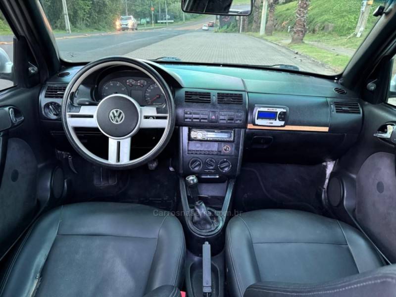 VOLKSWAGEN - SAVEIRO - 2000/2001 - Prata - R$ 33.900,00