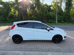 FORD - FIESTA - 2015/2015 - Branca - R$ 43.900,00