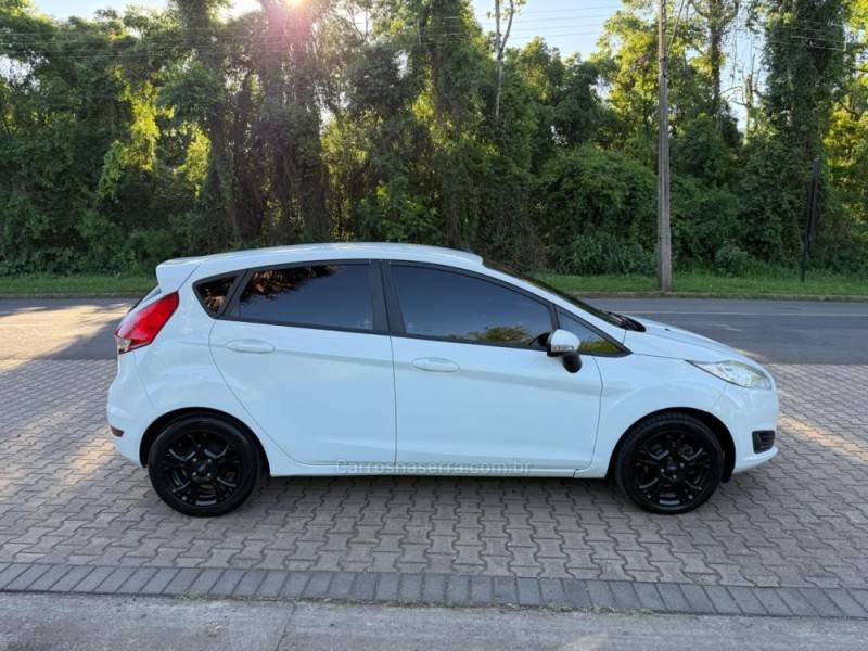 FORD - FIESTA - 2015/2015 - Branca - R$ 43.900,00
