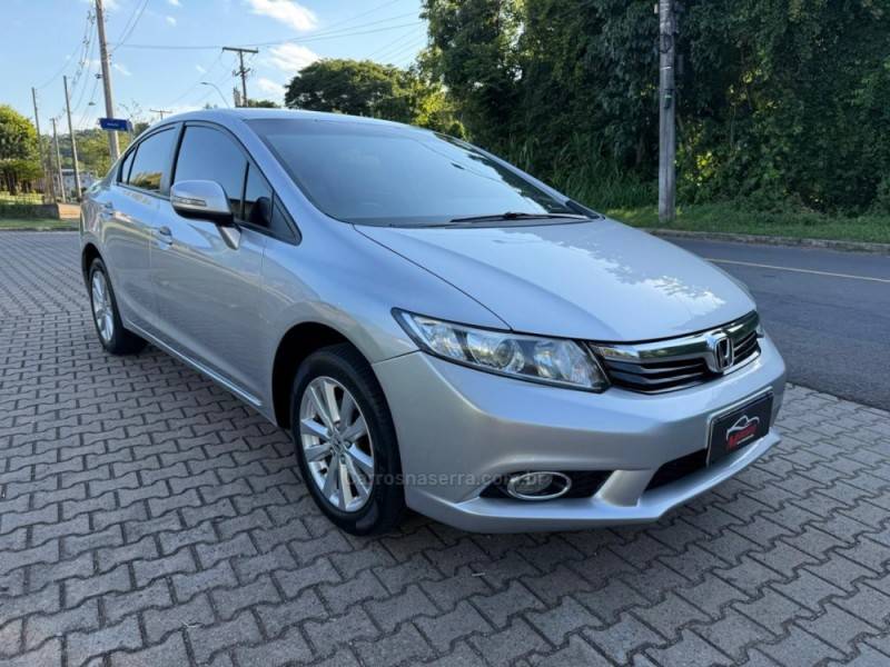 HONDA - CIVIC - 2014/2014 - Prata - R$ 73.900,00