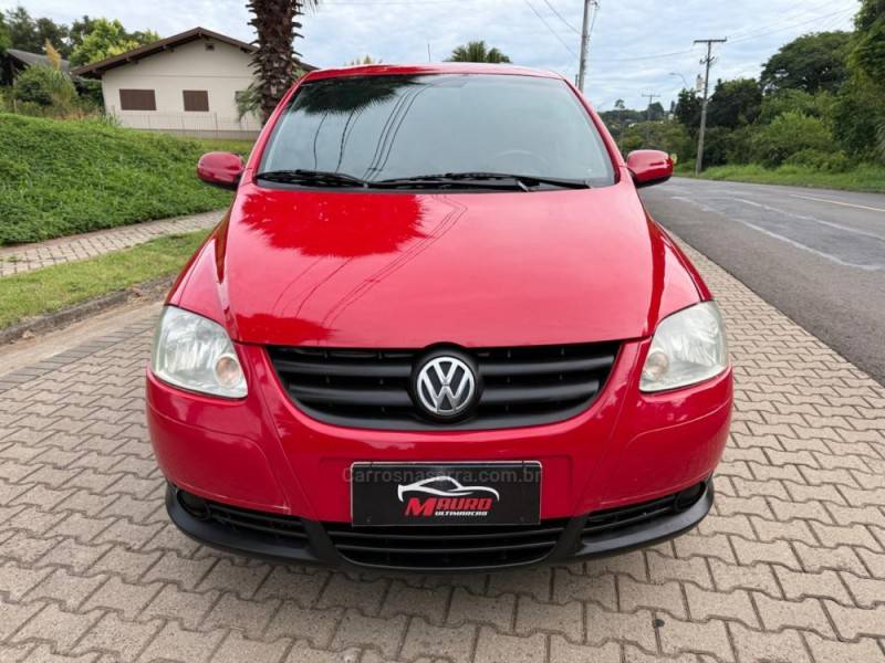 VOLKSWAGEN - FOX - 2007/2008 - Vermelha - R$ 23.900,00