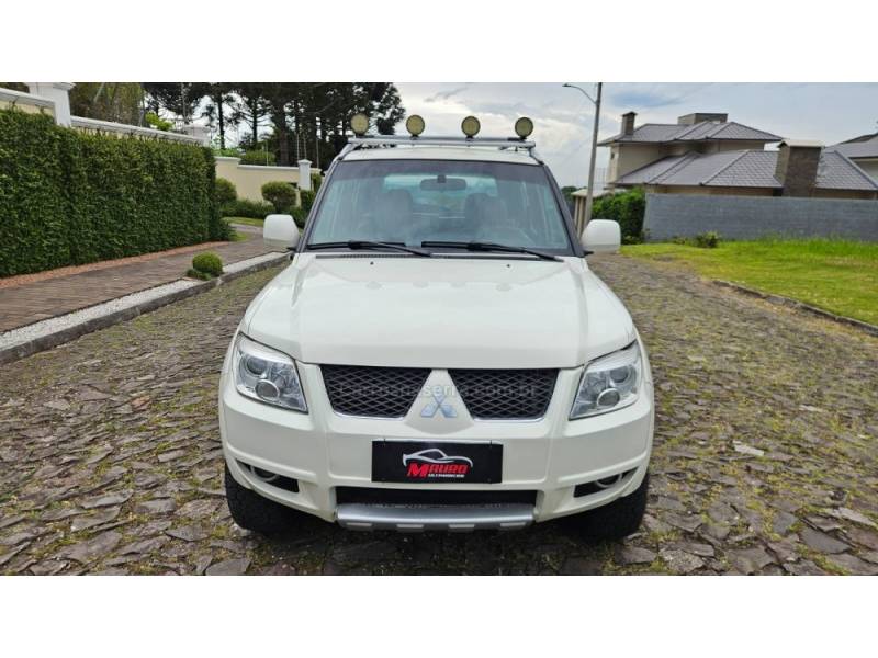 MITSUBISHI - PAJERO TR4 - 2010/2011 - Branca - Sob Consulta