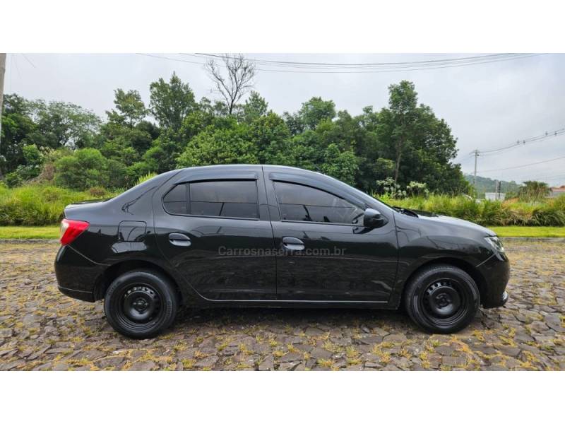 RENAULT - LOGAN - 2017/2018 - Preta - R$ 41.900,00