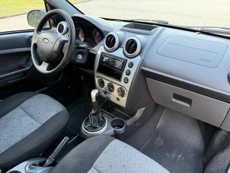 FORD - FIESTA - 2012/2013 - Branca - R$ 33.900,00