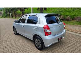 TOYOTA - ETIOS - 2017/2018 - Prata - R$ 53.700,00