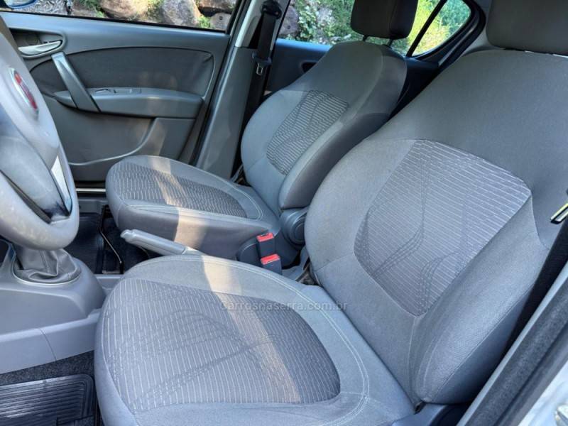 FIAT - PALIO - 2012/2013 - Prata - R$ 39.900,00