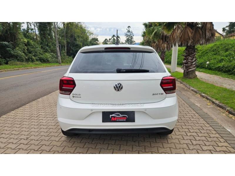 VOLKSWAGEN - POLO - 2021/2022 - Branca - R$ 94.900,00